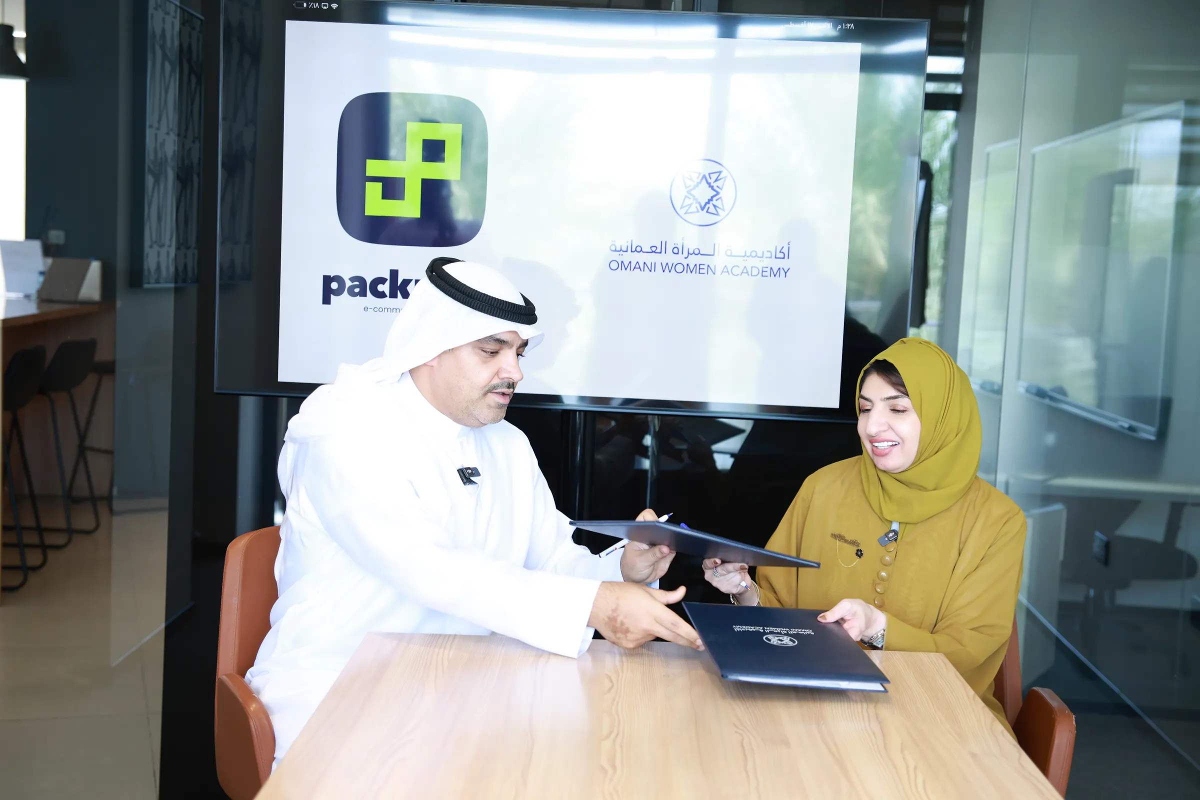 تبادل ملفات الاتفاقية بعد التوقيع